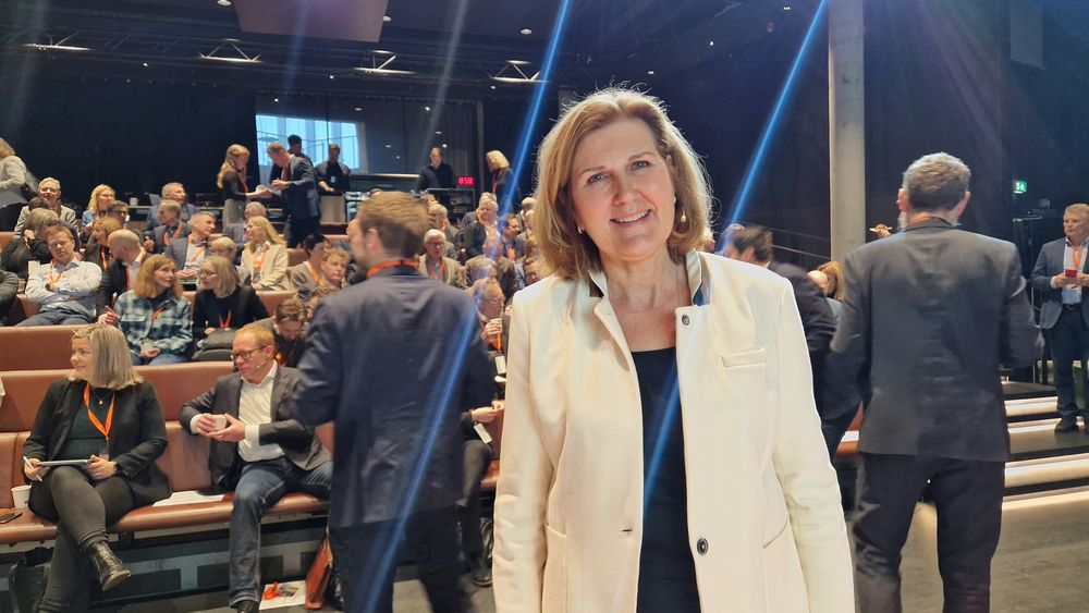 Vegdirektør Ingrid Dahl Hovland kunne konstatere at mange av toppene innen vei og samferdsel var på plass under hennes årskonferanse, som ble arrangert i Oslo for andre gang.