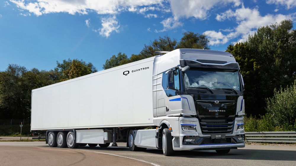 Det tyske e-mobilitetsselskapet Quantron AG har utviklet en semitrailer, QHM FCEV 60-2000, som skal gå på hydrogen. Den har en tankkapasitet på hele116 kg, som er fullt integrert i chassiset og plassert bak førerhuset. Dette vil muliggjøre rekkevidder på opptil 1500 km med én enkelt H2-tankfylling.