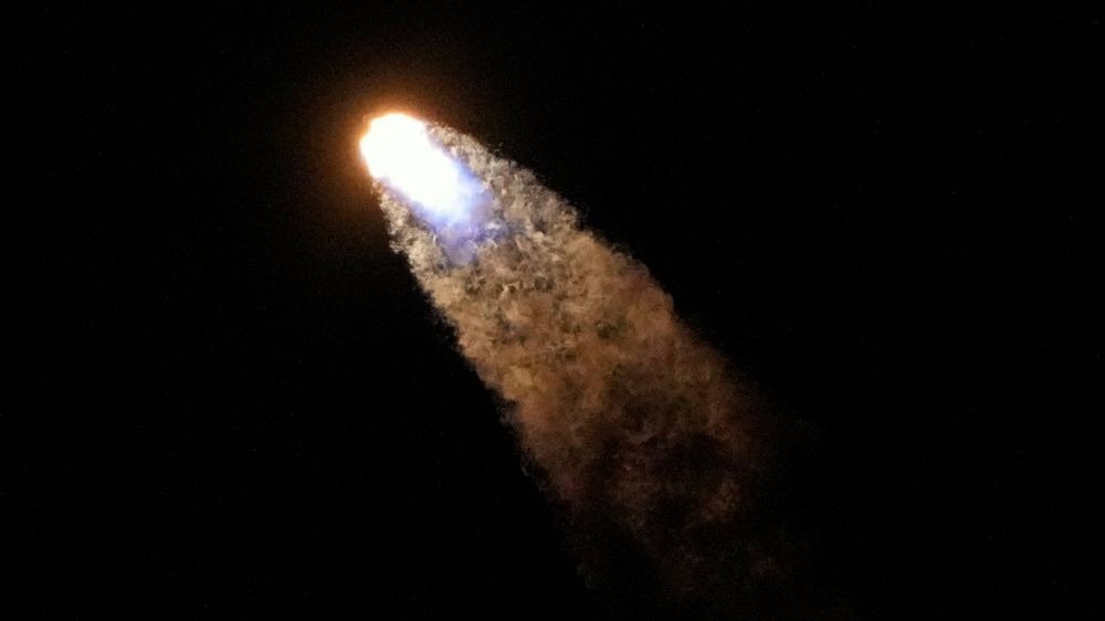 En SpaceX-rakett ble skutt opp fra Cape Canaveral i Florida torsdag. Den er på vei til Den internasjonale romstasjonen ISS.