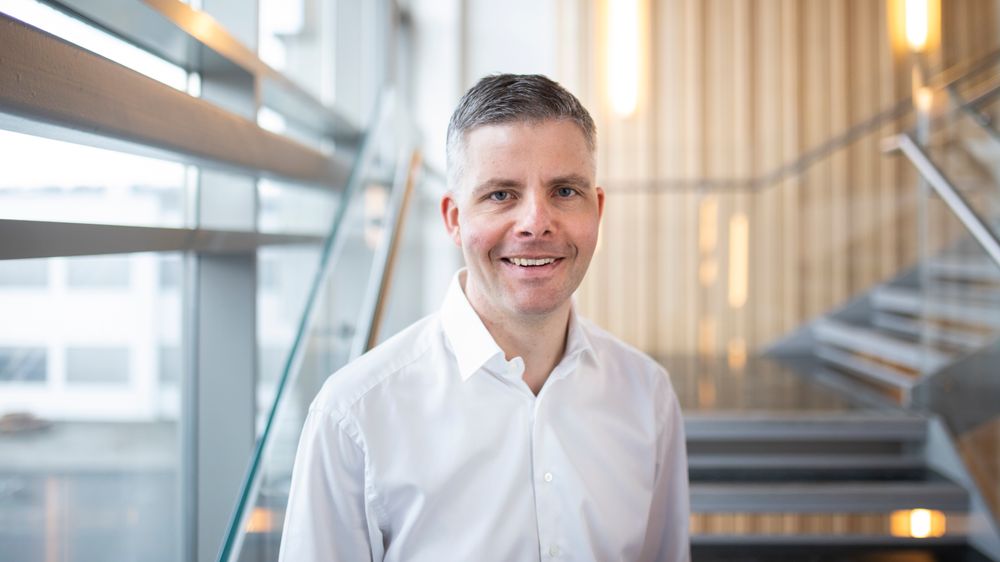 Odd-Eirik Grøttheim, administrerende direktør i NTE Telekom, regner med fullt trøkk i bredbåndsbygginga i Trøndelag i år.