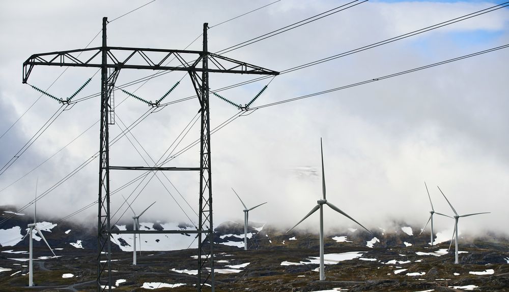 Artikkelforfatter Bjørn Hennum Øvrebotten mener vi trenger en evaluering av strømforsyningen i Norge fram mot 2050 der forsyningssikkerheten helt fram til forbrukerne må stå sentralt.Bildet er fra Sørfjord vindkraftverk utenfor Narvik.