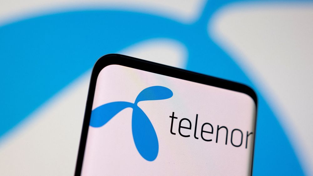 For å sikre konkurranse i markedet er Telenor pålagt å la mobilselskaper som ikke har eget mobilnett bruke Telenors nett. 