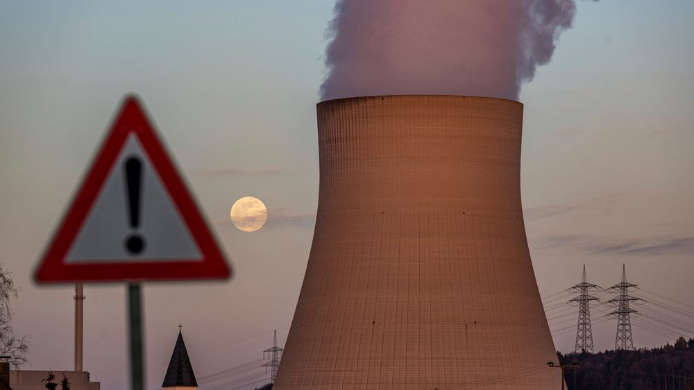 Over halvparten av tyskerne svarer i en undersøkelse at de ikke vil legge ned de siste tre atomkraftverkene.