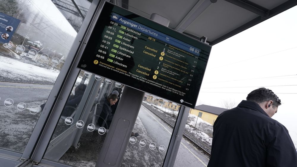 Det er store togforsinkelser på Østlandet på grunn av problemer med en sporveksler på Skøyen.