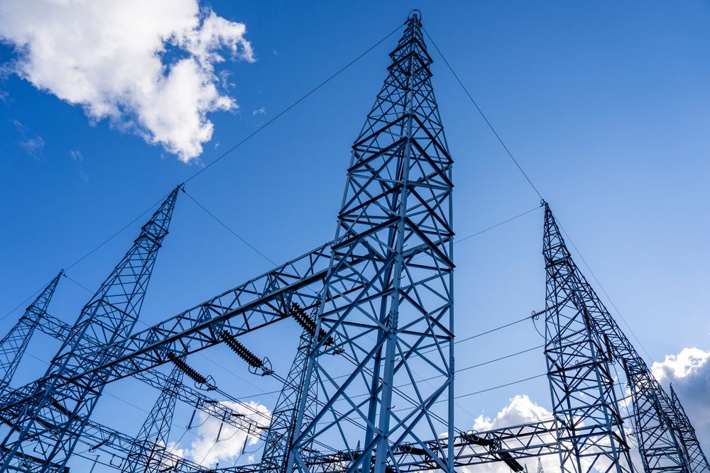 Nå er det mulig å tegne norgespris på strøm. Et genialt grep for å sikre seg velgere, men en katastrofe for kraftbransjen, mener analytiker.