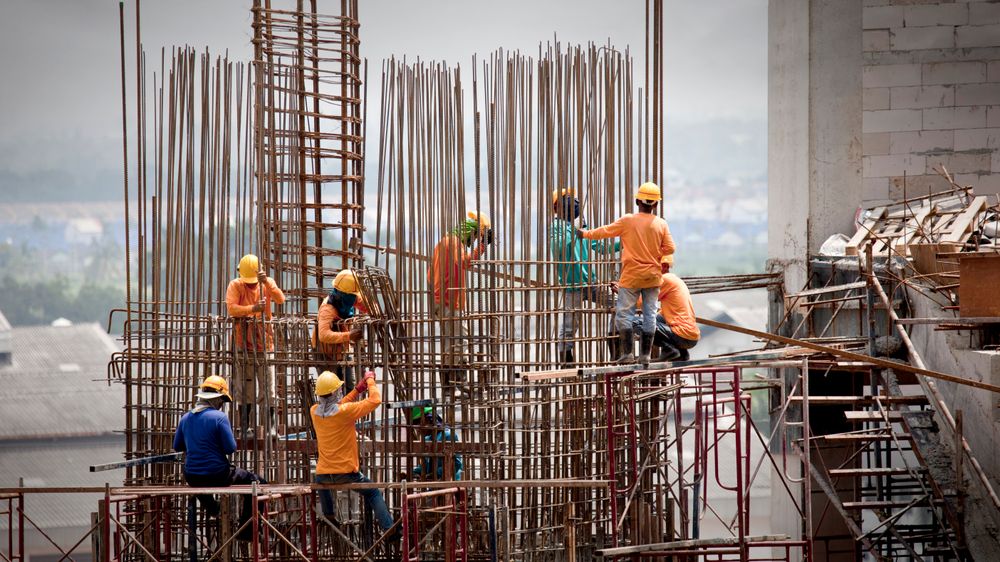 Mangelen på arbeidskraft er lavere enn i fjor. Likevel mangler Norge 7.600 bygningsarbeidere.