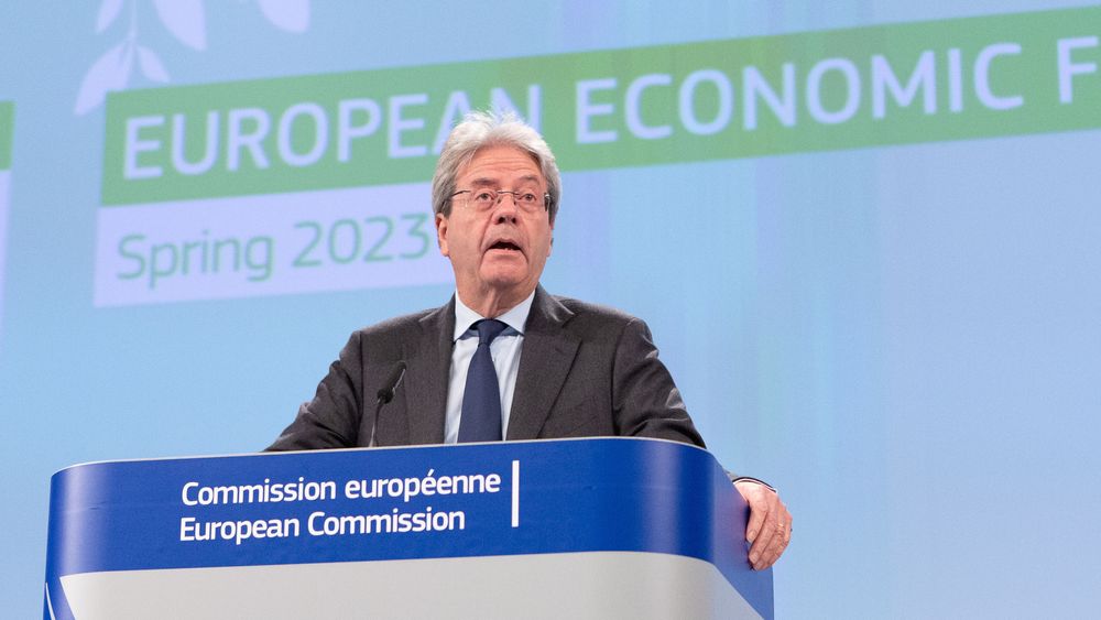 EU-kommisjonens visepresident Paolo Gentiloni har ansvaret for økonomi og la frem nye utsikter for EUs økonomi.