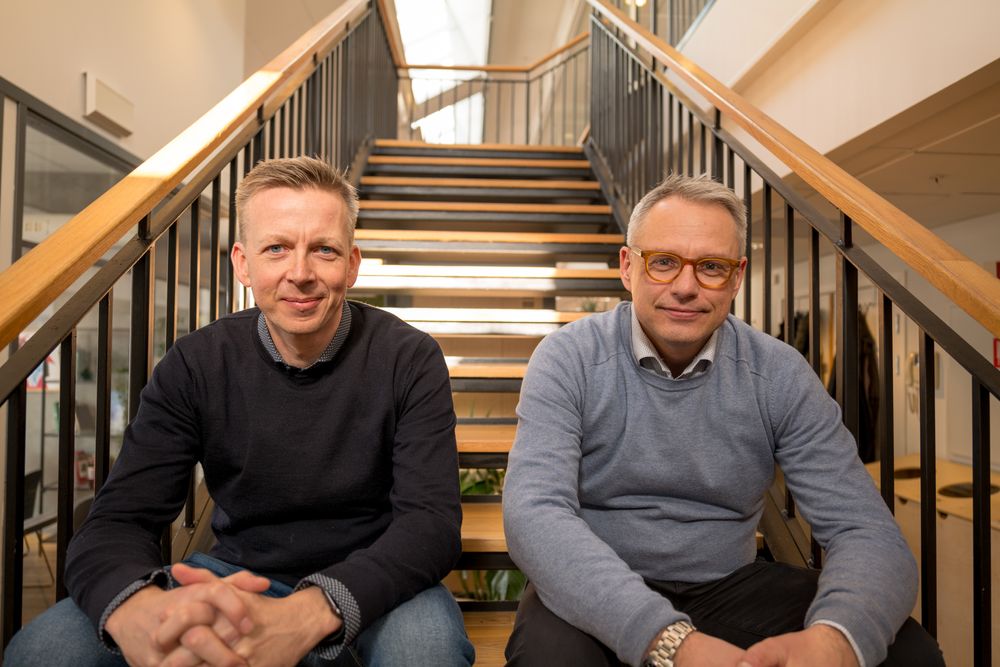 FOR FÅ UTVIKLERE: - Den utfordringen veldig mange selskap i Norge kjenner på i dag, er at det er vanskelig å ansette egne utviklere, sier Per Einar Myklebust, CEO og medgründer av Cefalo (til høyre) Her sammen med CCO Jens Wahlberg (til venstre).
