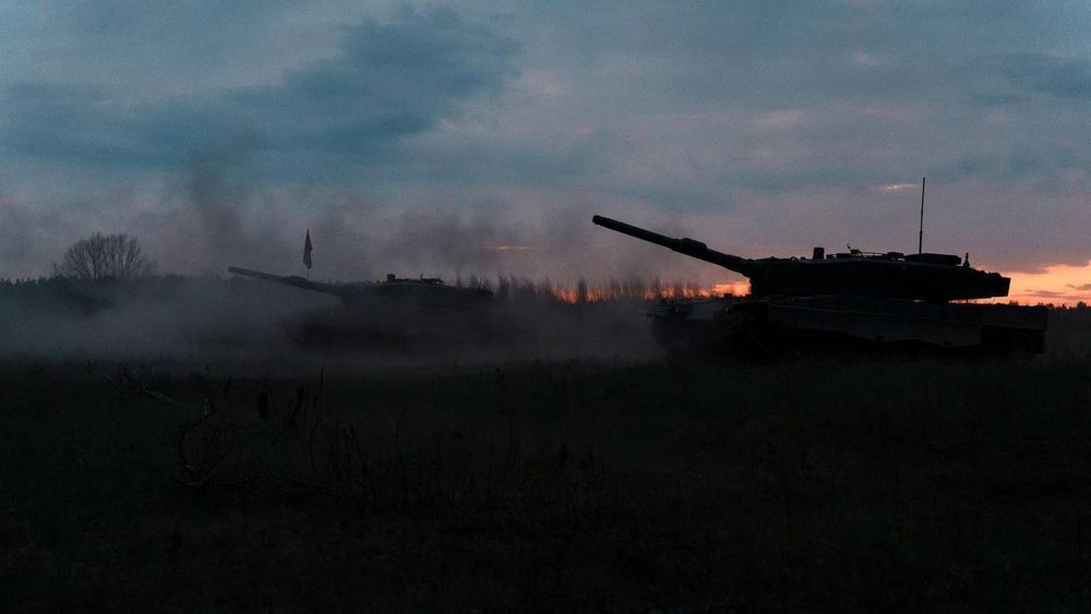 Leopard 2-stridsvogner «in the wild» i Ukraina, som det ukrainske forsvarsdepartementet skriver.