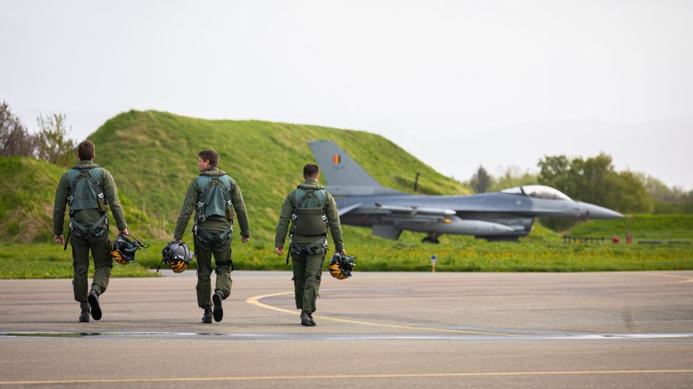 Tre belgiske flygere og ett belgisk F-16 på Ørland flystasjon i forbindelse med at øvelsen Arctic Challenge Exercise startet opp mandag.