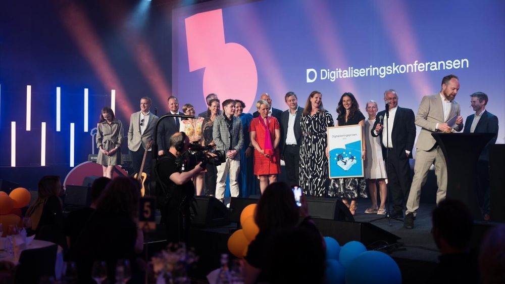 Didigdir vant Digitaliseringsprisen for jobben med DigiUng i fjor sommer. Her er gjengen bak avbildet.