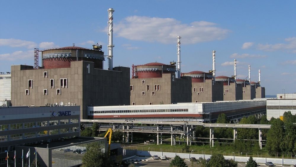Zaporizjzjas seks reaktorer, som har blitt stengt for kraftproduksjon, må fortsatt avkjøles med vann pumpet inn fra den kollapsede Kakhovka-demningens reservoar.