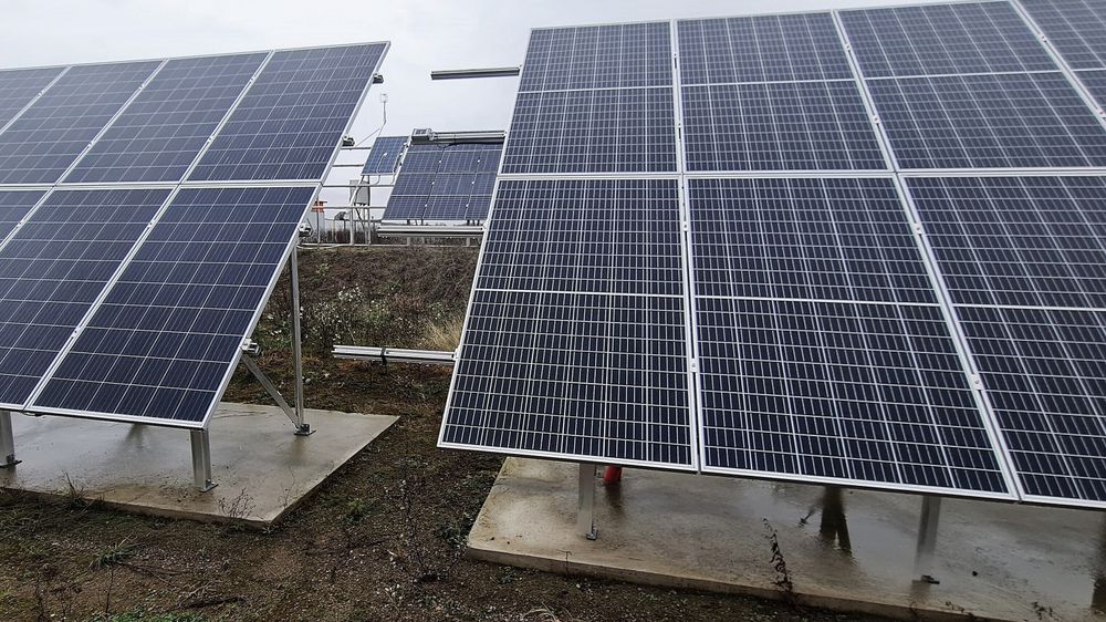 Solparker på opptil 1 MW skal slippe å stå i konsesjonskø hos NVE.