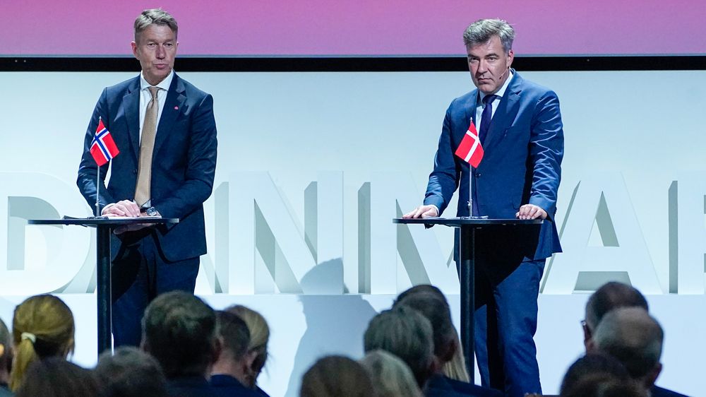 Norges olje- og energiminister Terje Aasland (Ap) og Danmarks klima-, energi- og forsyningsminister Lars Aagaard signerte torsdag en ny samarbeidsavtale mellom Norge og Danmark.