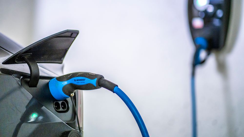 Snart kan elbilen brukes til å spare billig strøm til senere bruk – eller til salg når prisen er høy.