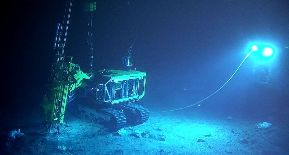 Her er bilde av Flexicore i operasjon på mer enn 1000 meters dyp. 