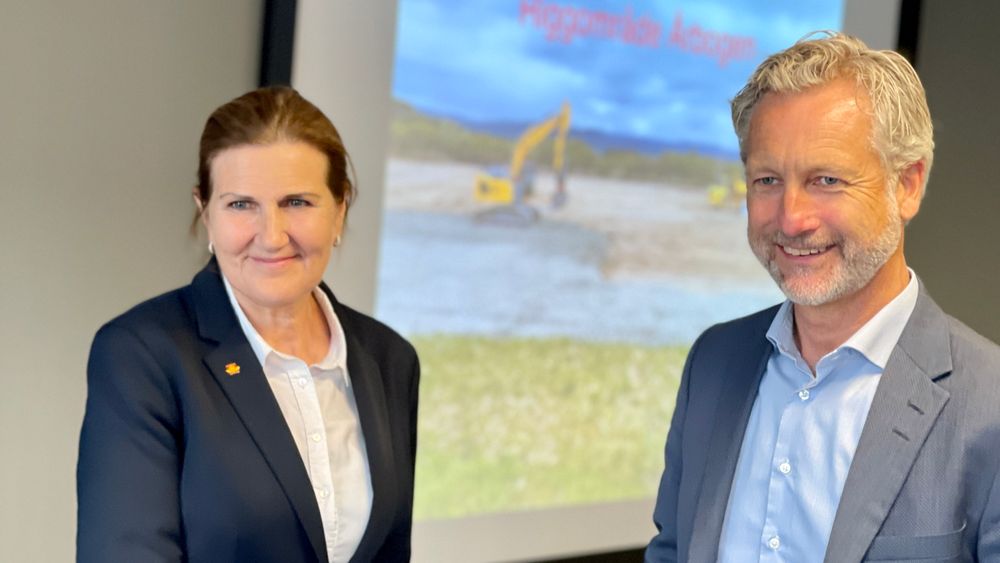 OPS-kontrakten ble i dag en realitet da vegdirektør Ingrid Dahl Hovland og konsernsjef i Skanska, Stein-Ivar Hellestad signerte kontraktprotokollen. 