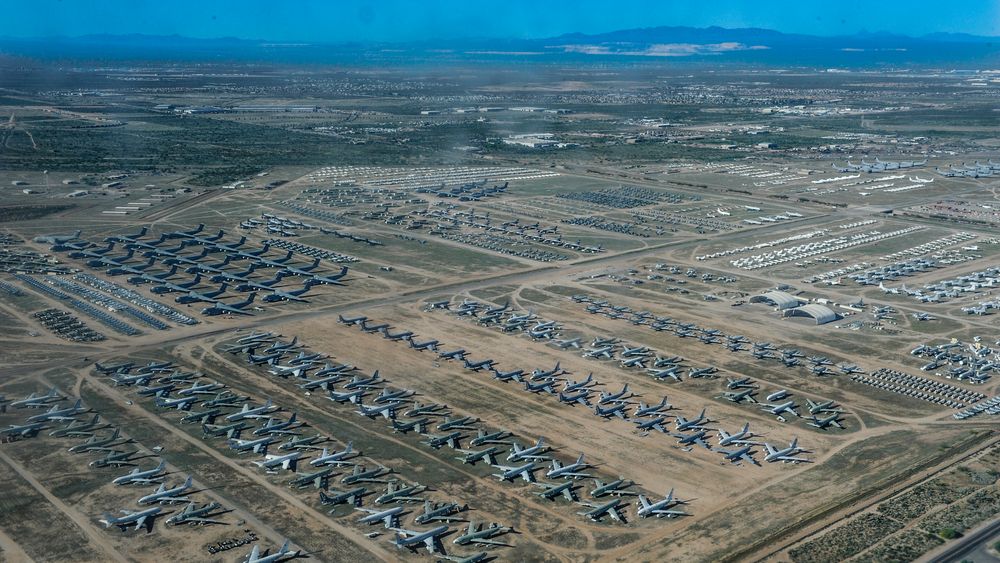Her på den såkalte flykirkegården i Tucson i USA (309 AMARG) befinner det seg nå tre norske P-3 Orion som står parkert i påvente av å leveres til sin nye eier.