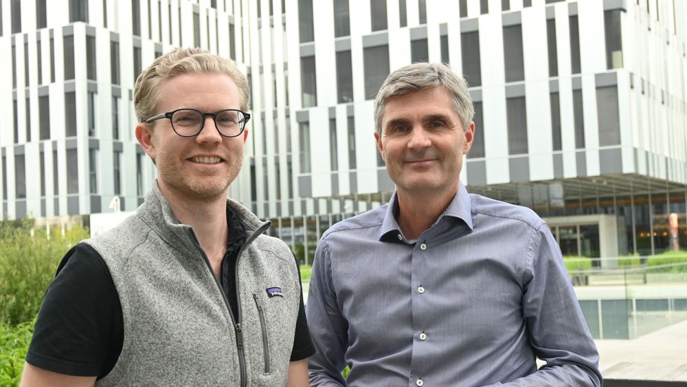 John Markus Lervik (til høyre) og Andreas Prøsch i Cognite mener generativ AI bidrar til en ny teknologirevolusjon i industrien.