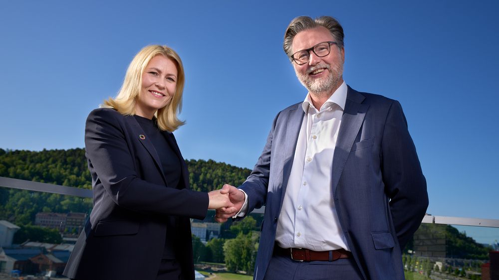 Randulf Grotle og norgessjef Kristine Dahl Steide i Microsoft Norge.