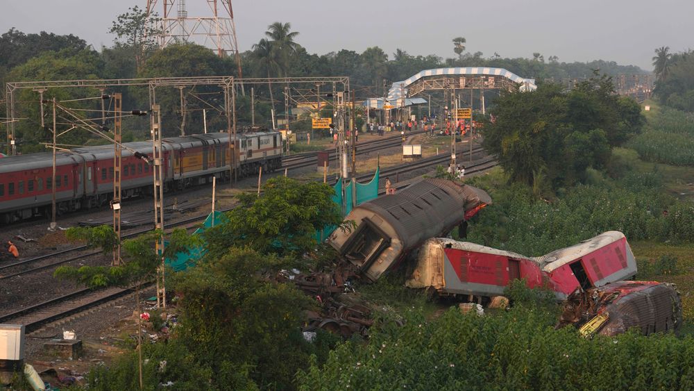 280 mennesker døde i en togulykke i India i juni. En granskning fastslår at ulykken skyldtes arbeidsfeil.
