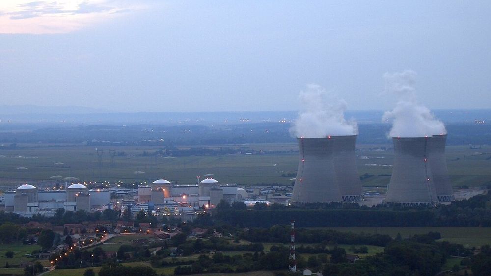 Bugey-kraftverket ligger i Øst-Frankrike, ved bredden til Rhone. Der er det ventet opp mot 36 grader på tirsdag – noe som kan få konsekvenser for kjernekraftproduksjonen.