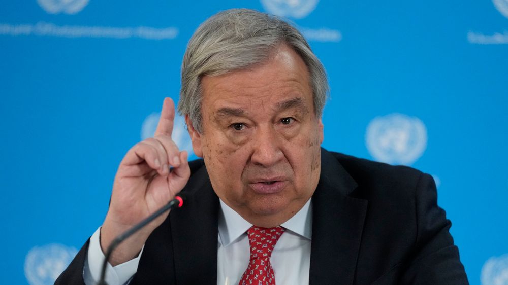 – Vi må enes om det generelle prinsippet å aldri fjerne den menneskelige handlefriheten og kontrollen over atomvåpen, sier FNs generalsekretær António Guterres.