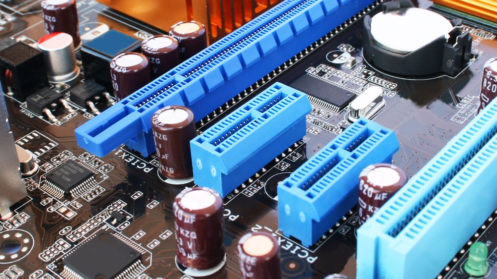 PCI Express-teknologien er mest åpenbar på hovedkortene til stasjonære PC-er og servere, men arkitekturen benyttes også i bærbare PC-er. 