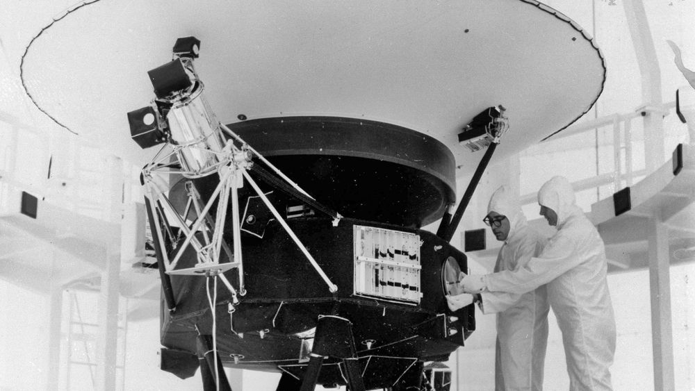 Nasa har fått gjenopprettet kontakten med Voyager 2 og har igjen kontroll over romsonden som befinner seg rundt 19 milliarder kilometer fra jorden.