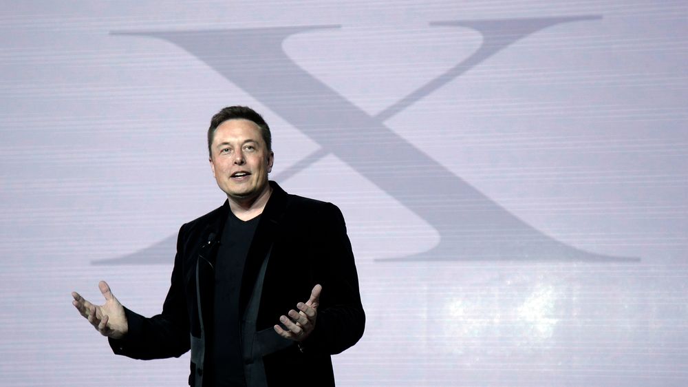 I 2015 lanserte Elon Musk Tesla-modellen X. Nå vil har han endret Twitter til å bli X, og vil gjøre plattformen til en «alt mulig»-app.