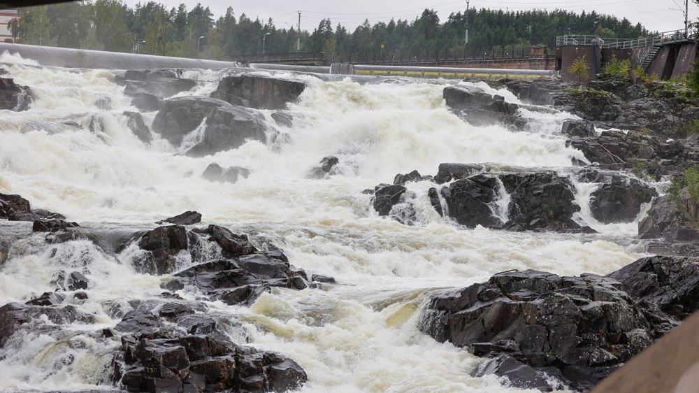 Ekstremværet Hans som har blitt kategorisert som rødt farevarsel i Sør- øst Norge. I Vassdragene rundt Hønefoss har det kommet mye nedbør. 