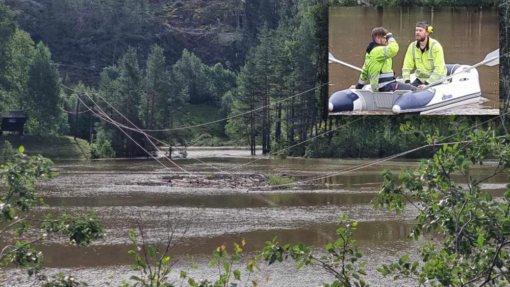 Her har Bruse et fiberspenn over Hallingdalselva. I denne fiberen satte det seg også fast ei rekende campingvogn på et tidspunkt. Sambandet fortsatte likevel å fungere, selv om festene i hver ende tok skade. Innfelt bilde av fibermontørene Morten Bjørøen og Simen Knaldre, som ror ut med drivstoff til et aggregat som holder liv i en node.