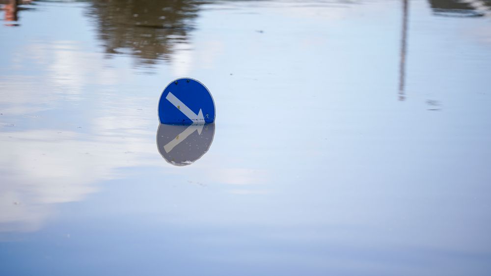 Uværet starter over Ringerike tirsdag ettermiddag og flytter seg nordover i løpet av natt til onsdag.