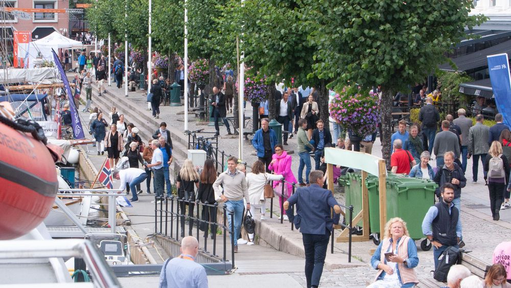 Arendal er igjen arena for et absurd antall debatter i krysningspunktet mellom teknologi og politikk. Her fra havna tirsdag.