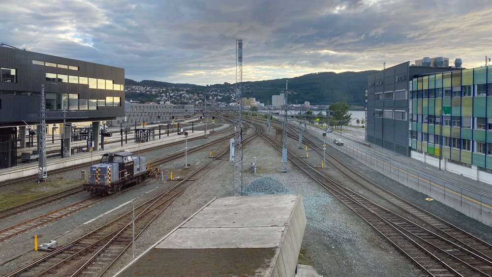 All togtrafikk mellom Trondheim og Oslo er innstilt nå som verken Dovrebanen eller Rørosbanen går.