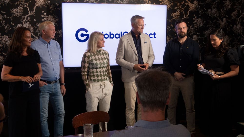 Telenor Norge-sjef Birgitte Engebretsen; Arild Fredriksen, Trollfjord bredbånd; Inger Lise Blyverket, Forbrukerrådet; Nkom-sjef Pål Wien Espen; Global Connect-direktør for forbrukermarkedet, Brynjar Andersen og Marte Ruud Sandberg, møteleder, under debatt om åpne nett i regi av Global Connect under Arendalsuka.  