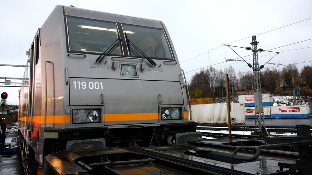 Cargonet taper mellom 1,5 og to millioner kroner på at både Dovrebanen og Rørosbanen er stengt. Avbildet er Cargonets lokomotiv CE 119.