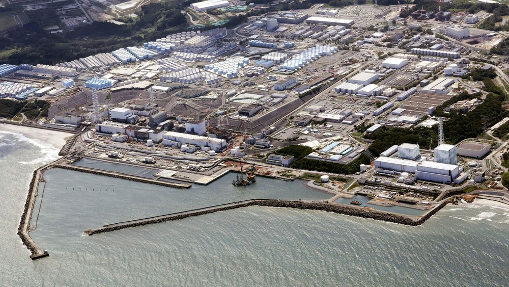Japan sier det ikke er funnet radioaktivitet i kjølevannet som pumpes ut fra kjernekraftverket Fukushima.