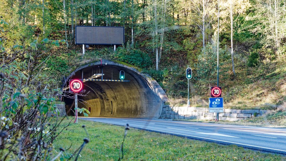 Oslofjordtunnelen må ha to løp for å være sikker, ifølge EUs sikkerhetsdirektiv. I dag har tunnelen kun ett løp.