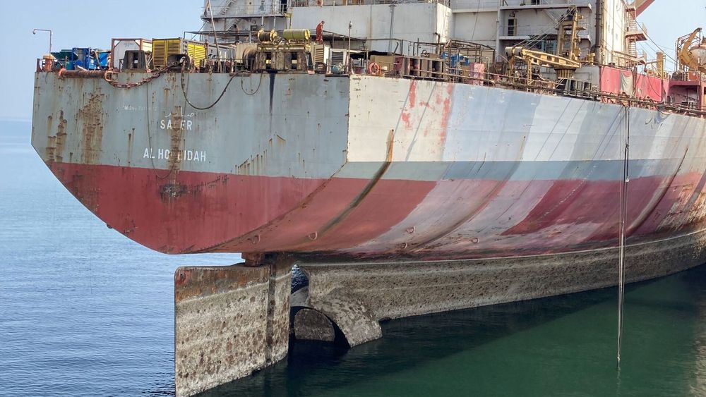 FSO Safer ligger høyere i vannet etter å ha blitt losset for 150.000 tonn olje utenfor Jemen. Smit Salvage er nå ferdig med nødlossingen, og Safer skal nå til opphugging.