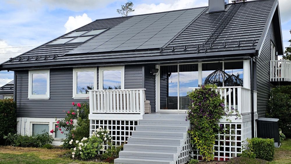 Dette huset i Melsomvik var ett av 4448 bygg som fikk solceller i andre kvartal 2023.