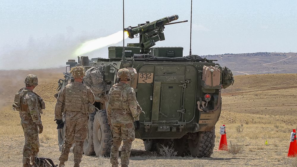 Skarpskyting med Javelin panservernmissil fra en Crows-J montert på en Stryker PPK på Fort Carson i Colorado i april 2022.