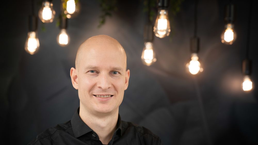 Tibber-sjef Edgeir Aksnes kaprer nye brukere i Tyskland og Nederland. Nå har de passert millionen.