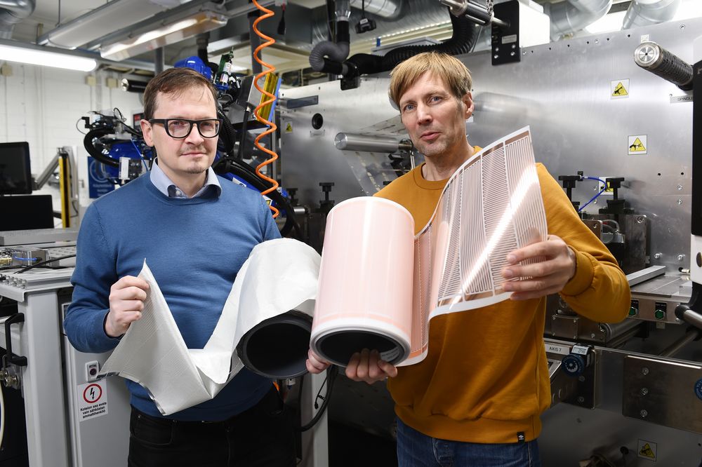 Jani-Mikael Kuusisto og Jarno Vehmas er to av grunnleggerne av The Warming Surfaces Company. Legeringen i varmefolien deres er én mikrometer tykk. 