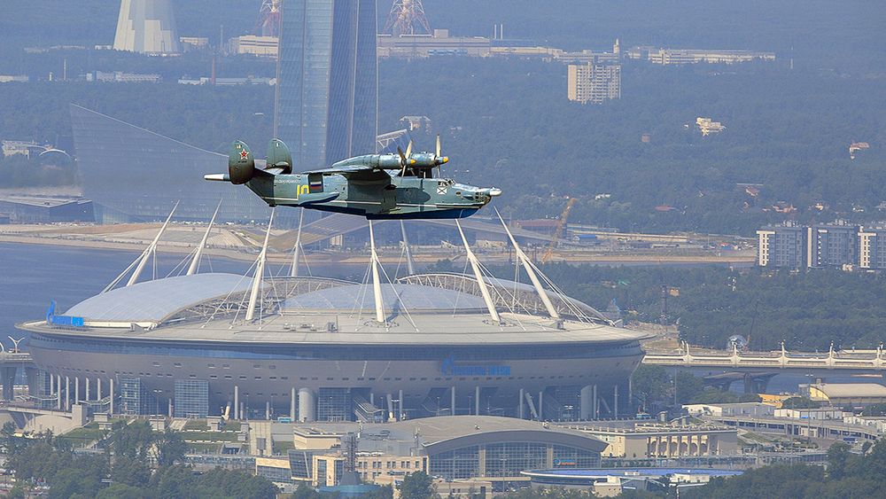 Beriev Be-12 over St. Petersburg i forbindelse med feiring av marinedagen 30. juli 2021.