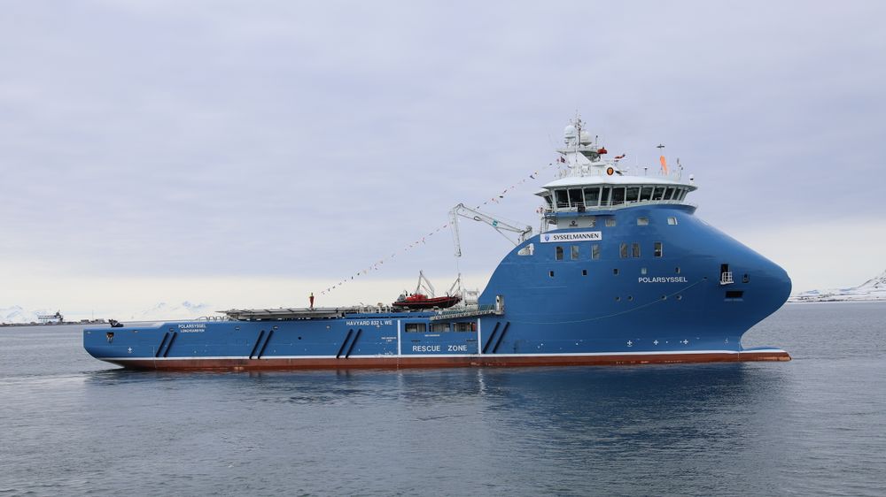 MS Polarsyssel er eid av det islandske rederiet Fafnir. Havila Shipping står for bemanning og teknisk drift av skipet. Bildet er fra 2019, før sysselmann ble erstattet med sysselmester.