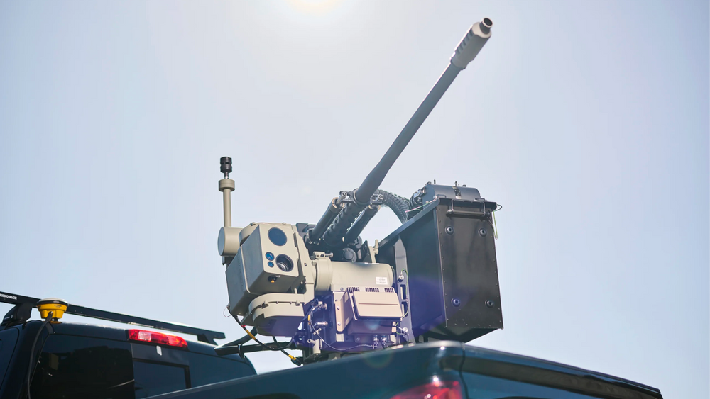 En M230 LF 30x113-millimeter maskinkanon er hovedvåpenet på droneluftvernet Slinger.