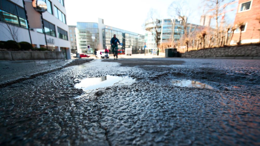 Norske veier ligger værhardt til, og kostnadene for å komme à jour med vedlikeholdet øker.