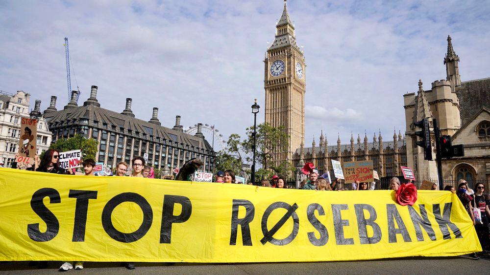 Det har vært voldsomme demonstrasjoner mot Rosebank-feltet. Her i London sentrum lørdag 30. september. 