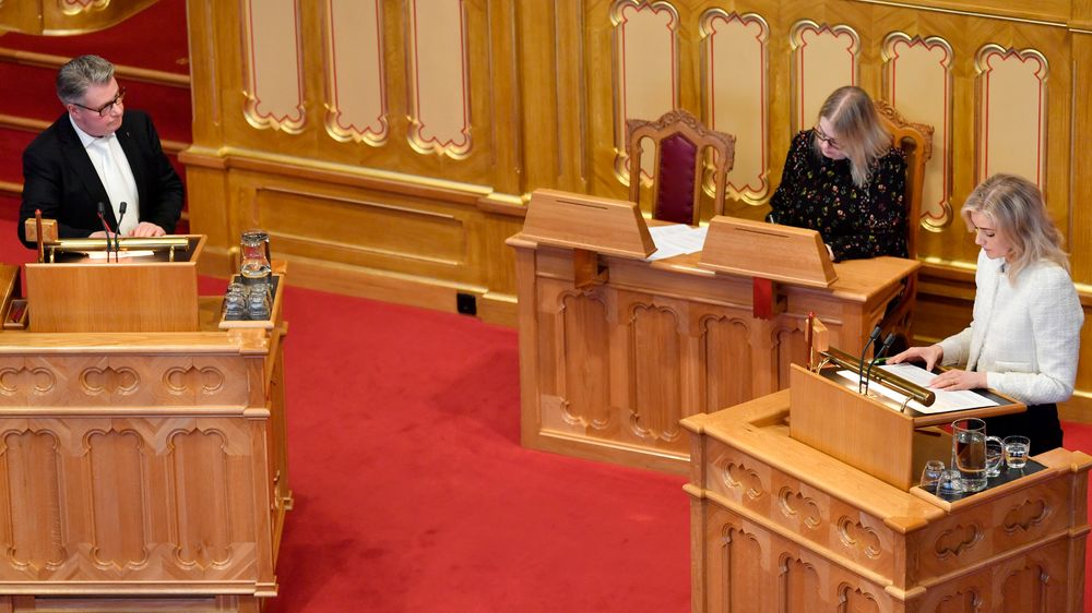 FrPs Per-Willy Amundsen er i ferd med å starte en ny spørsmål- og svarføljetong med justisminister Emilie Enger Mehl (Sp) om en mobilapp. Her snakker de om Tiktok under en spørretime i Stortinget i februar i år.